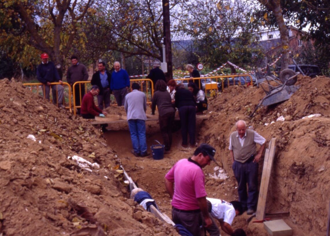 Imagen de la exhumación en Priaranza del Bierzo (León) hace 25 años.ARMH