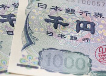 Archivo - FILED - 19 February 2016, Hamburg: A view of bank notes of the Japanese currency Yen lying on a table. Japan's central bank is issuing a new banknote series for the first time in 20 years. Photo: picture alliance / dpapicture alliance / dpa - Archivo