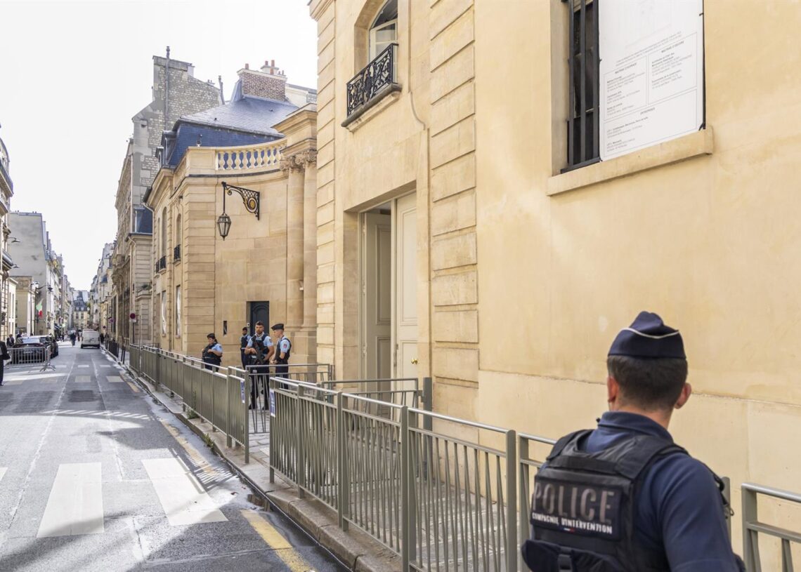 Archivo - Un policía de Francia en la capital, París (archivo)Europa Press/Contacto/Vincent Isore - Archivo