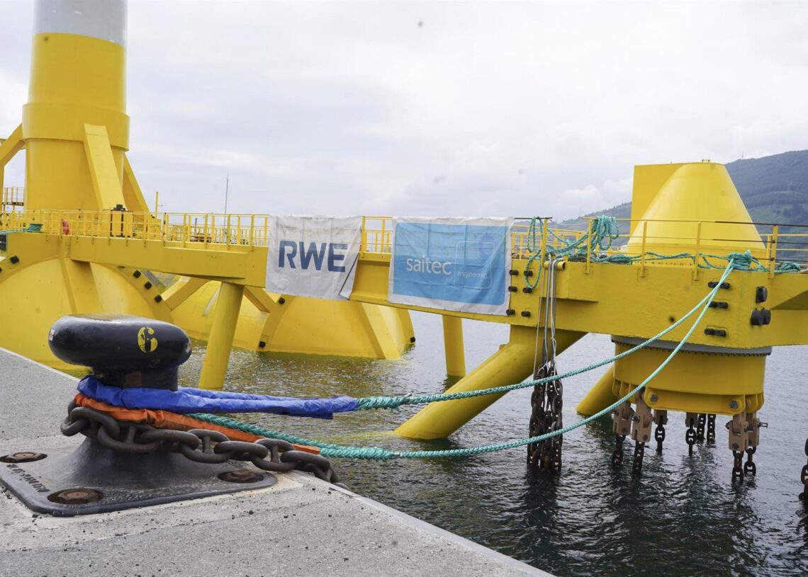 Archivo - Vista de la plataforma eólica marina flotante DemoSATH en Punta Sollana, a 20 de julio de 2022, en Bilbao, País Vasco (España). Se trata de una plataforma que abarca 2.000 metros cuadrados, 30 metros de manga y 68 metros de eslora sobre la que sH.Bilbao - Europa Press - Archivo