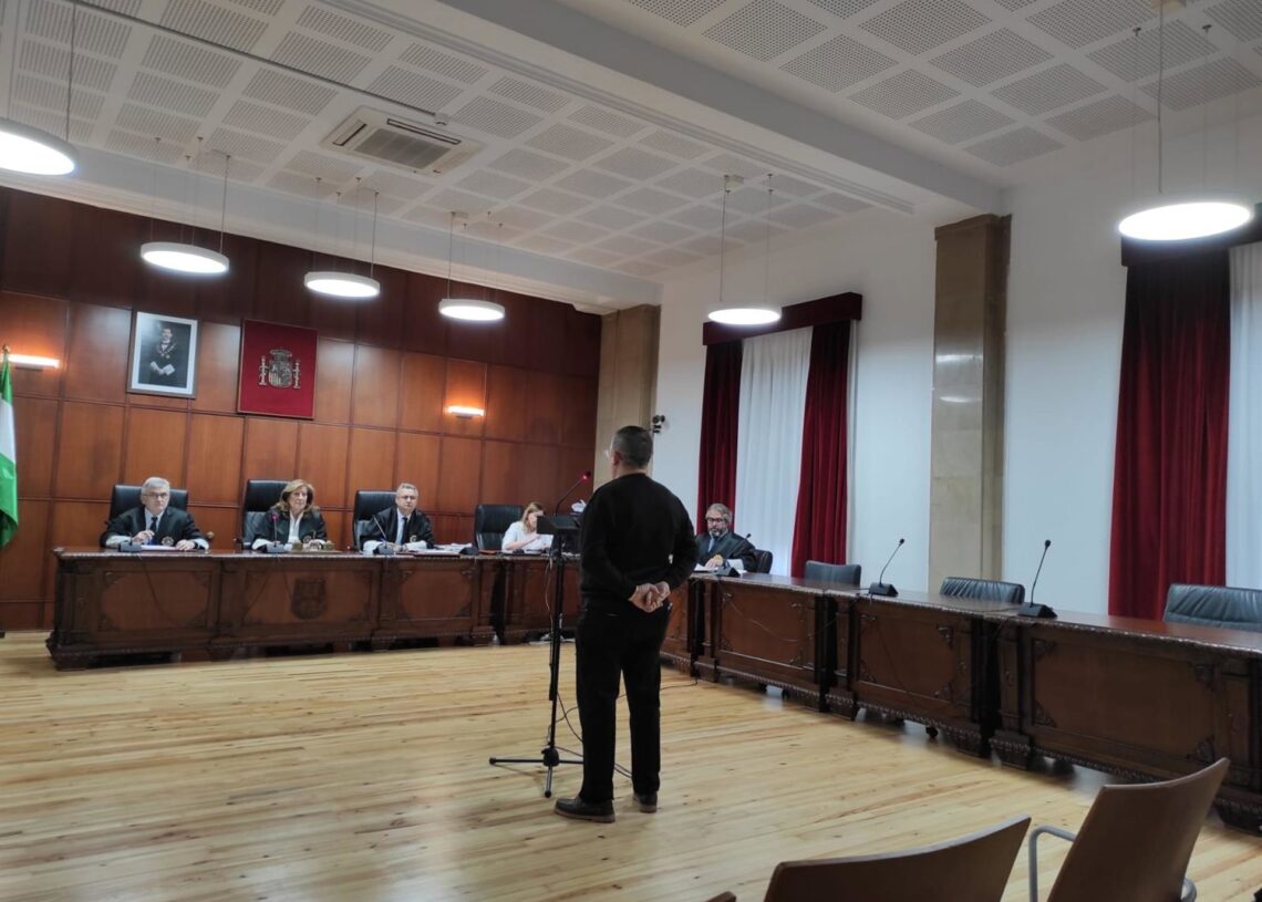 El acusado prestando declaración durante el juicioEUROPA PRESS