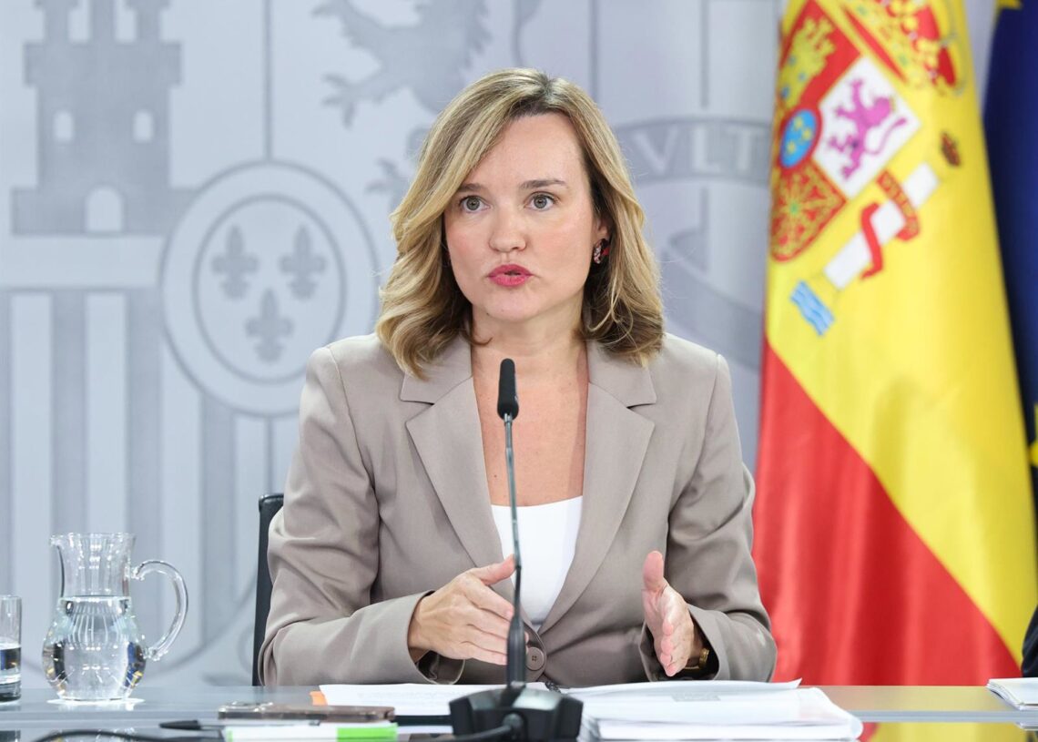 La ministra portavoz y de Educación, Formación Profesional y Deportes, Pilar Alegría, durante una rueda de prensa posterior a la reunión del Consejo de Ministros, en el Palacio de la Moncloa, a 21 de octubre de 2025, en Madrid (España). Marta Fernández - Europa Press