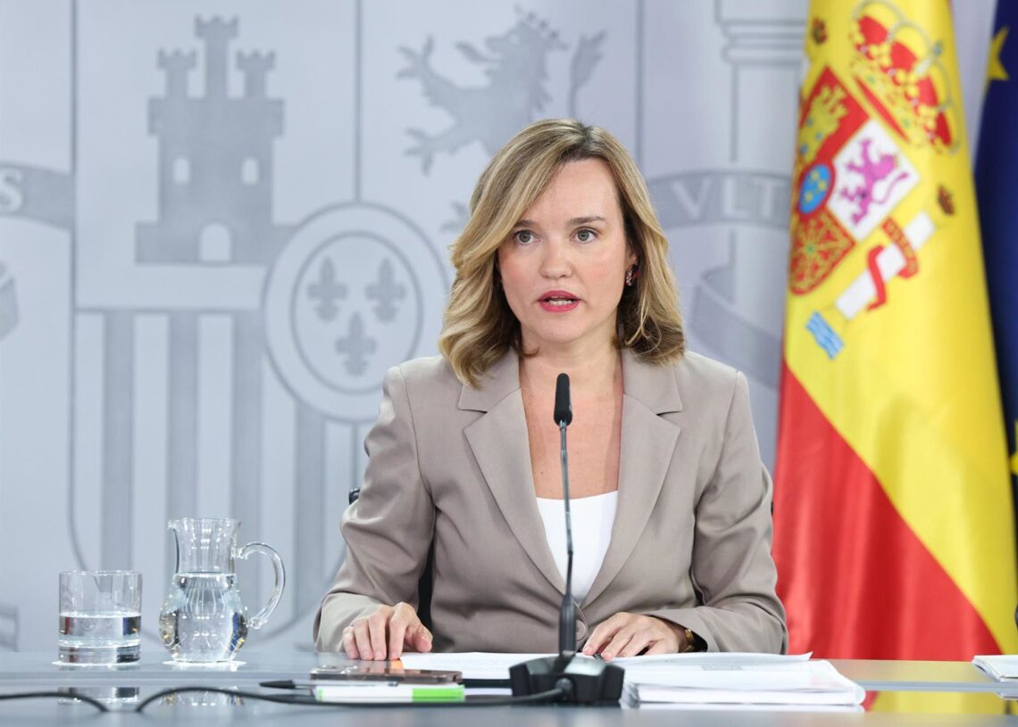 La ministra de Educación, Formación Profesional y Deportes, Pilar Alegría, durante una rueda de prensa posterior a la reunión del Consejo de Ministros, en el Palacio de la Moncloa, a 21 de octubre de 2025, en Madrid (España). El Consejo de Ministros ha apMarta Fernández - Europa Press