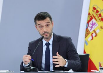 El ministro de Derechos Sociales, Consumo y Agenda 2030, Pablo Bustinduy, durante una rueda de prensa posterior a la reunión del Consejo de Ministros, en el Palacio de la Moncloa, a 21 de octubre de 2025, en Madrid (España).Marta Fernández - Europa Press