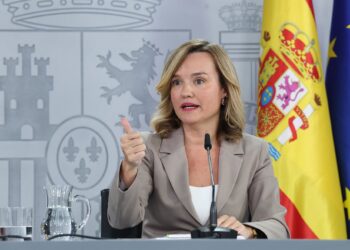 La ministra de Educación, Formación Profesional y Deportes, Pilar Alegría, durante una rueda de prensa posterior a la reunión del Consejo de Ministros, en el Palacio de la Moncloa, a 21 de octubre de 2025, en Madrid (España). Marta Fernández - Europa Press