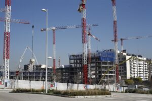 Las hipotecas suben un 7,5% y encadenan 14 meses al alza: Andalucía y Cataluña lideran la firma de viviendas pero caen frente a 2024