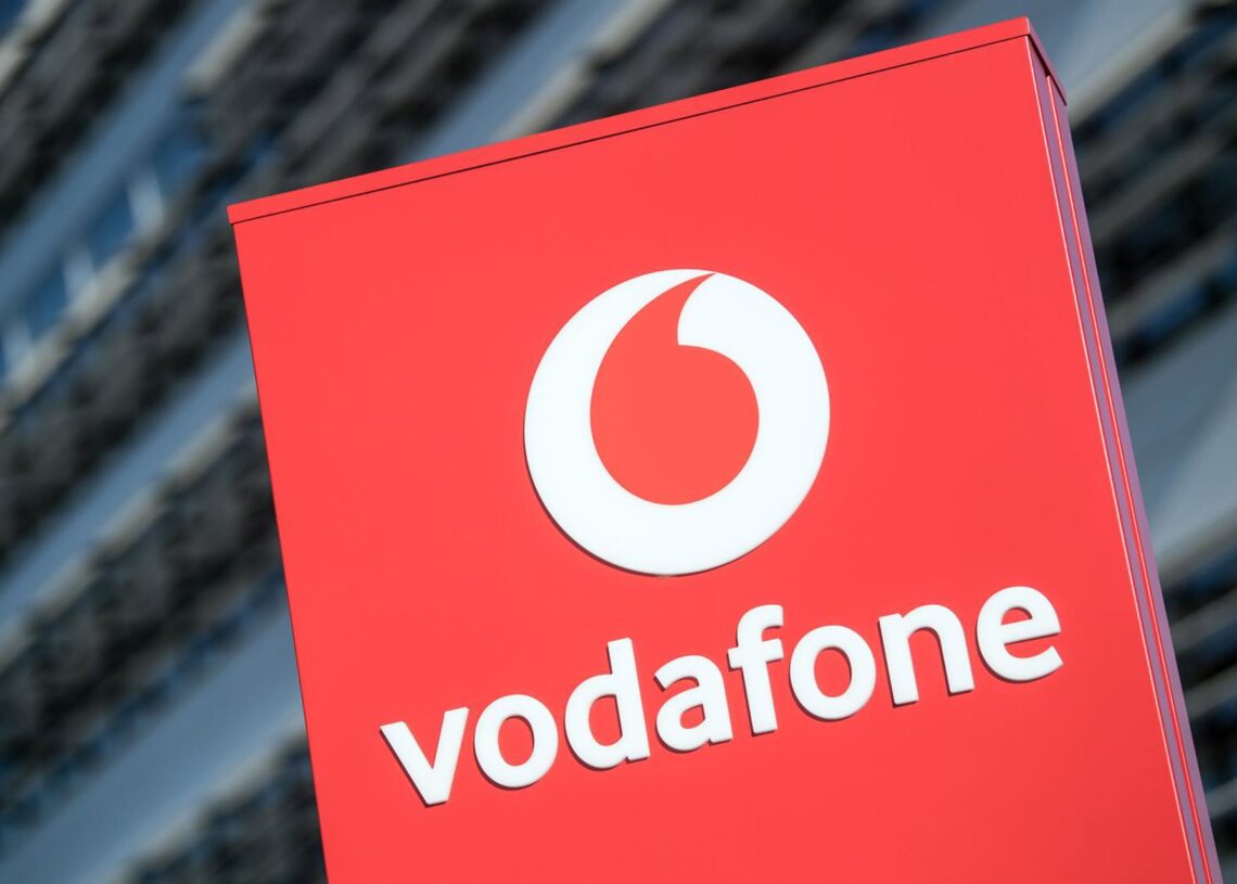 Archivo - FILED - 09 May 2018, North Rhine-Westphalia, Duesseldorf: The Vodafone logo seen in front of the Vodafone Germany headquarters. Photo: Federico Gambarini/dpaFederico Gambarini/dpa - Archivo