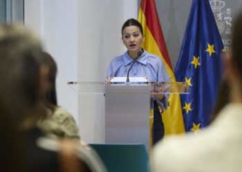 La ministra de Juventud e Infancia, Sira Rego, durante la presentación de un libro, en el Ministerio de Juventud e Infancia, a 16 de octubre de 2025, en Madrid (España). El libro es una guía para padres y educadores que aborda la exposición temprana de loJesús Hellín - Europa Press