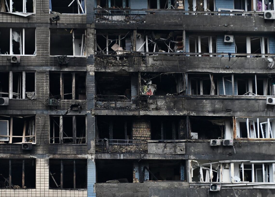 Archivo - Un edificio de apartamentos dañado por un ataque con drones ruso en la capital de Ucrania, KievEuropa Press/Contacto/Aleksandr Gusev