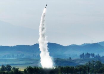 Archivo - Imagen de archivo del lanzamiento de un misil norcoreano-/kcna/kns/dpa - Archivo