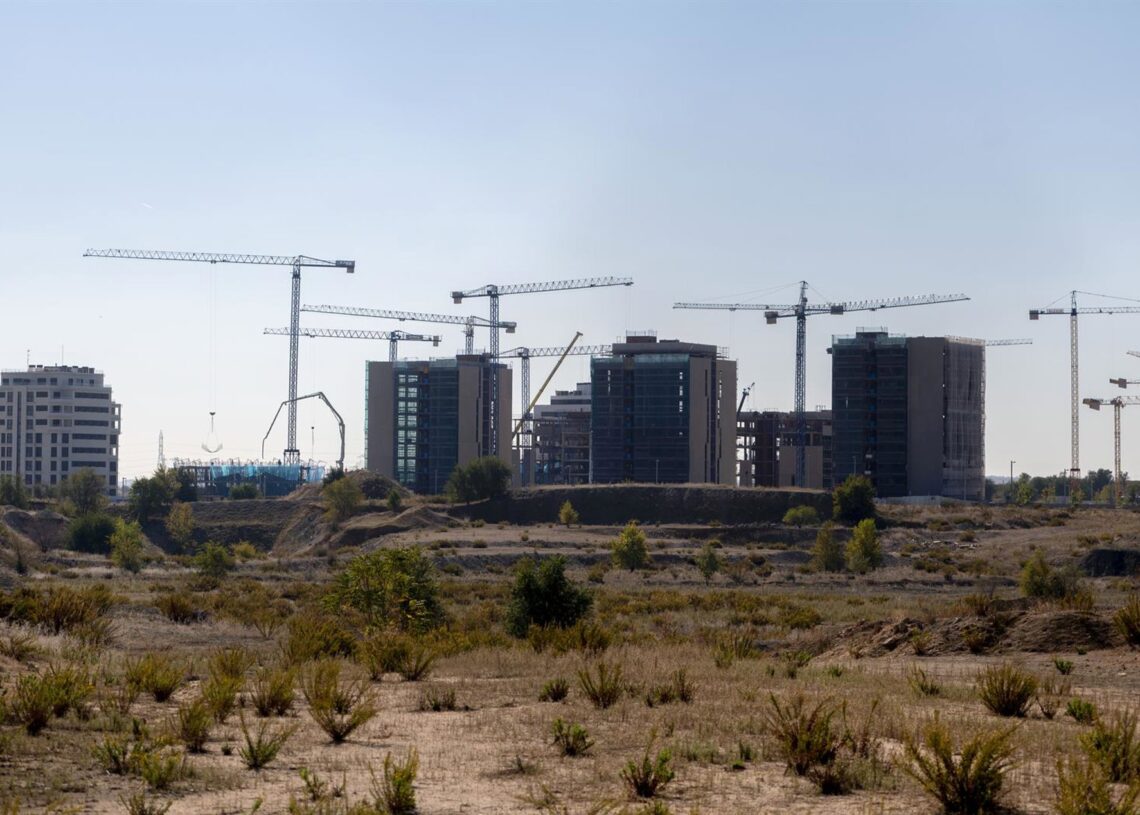 Archivo - Varios edificios de viviendas en la capital, a 27 de octubre de 2021, en Madrid, (España). Alberto Ortega - Europa Press - Archivo