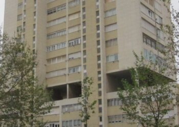 Archivo - Edificio de viviendas en SantanderEUROPA PRESS - Archivo