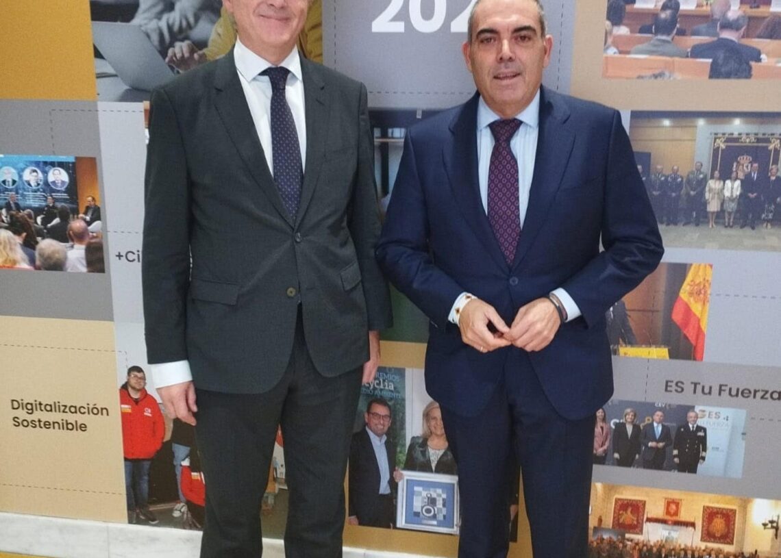 El presidente del Consejo General de la Abogacía, Salvador González (izda), y el presidente de ATA, Lorenzo AmorCONSEJO GENERAL DE LA ABOGACÍA/ATA