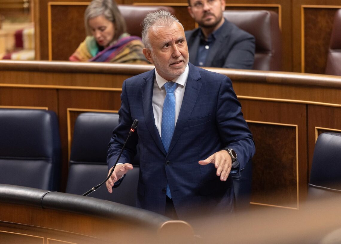 El ministro de Política Territorial y Memoria Democrática, Ángel Víctor Torres, durante una sesión de control al Gobierno, en el Congreso de los Diputados, a 22 de octubre de 2025, en Madrid (España).Eduardo Parra - Europa Press