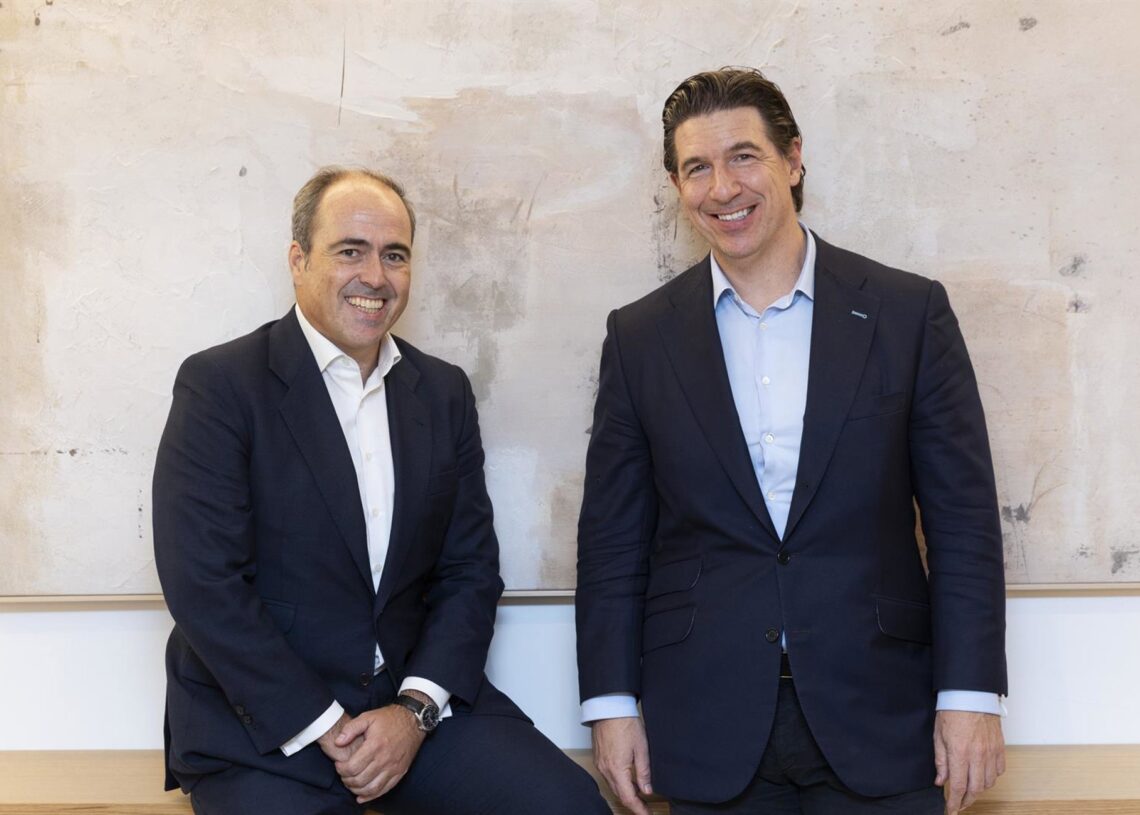 David Novoa (Mercer España) y Eduardo Navarro (Crescenta).CRESCENTA