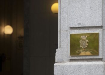 Archivo - Placa en una columna del Consejo General del Poder Judicial.Alberto Ortega - Europa Press - Archivo