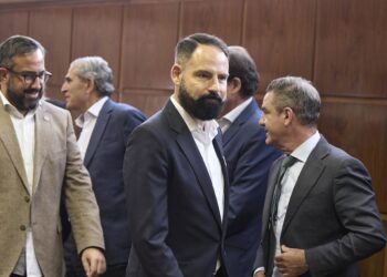 Archivo - El presidente de Enusa, Mariano Moreno Pavón (c), llega a comparecer en la comisión de investigación sobre el ‘caso Koldo’, en el Senado, a 15 de septiembre de 2025, en Madrid (España).Jesús Hellín - Europa Press - Archivo