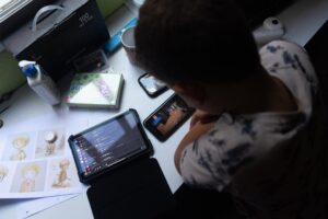 UNICEF y Save the Children instan al Congreso a intensificar la protección de menores en la red y a responsabilizar más a las plataformas