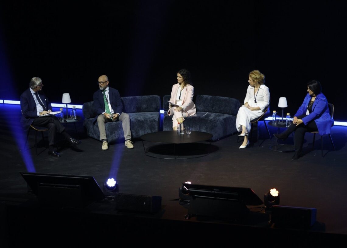 Responsables de Confectionary Holding, Lico Cosmetics y Frit Ravich en una mesa redonda en el 40 Congreso Aecoc Gran ConsumoAECOC