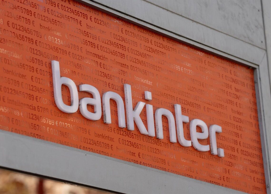 Archivo - Fachada del banco Bankinter, a 4 de octubre de 2024, en Barcelona, Catalunya (España). La banca española ha logrado una rentabilidad del 13,8% en el segundo trimestre del año, casi un 1% más que en el primero, que alcanzó el 12,28%, y la cifra mDavid Zorrakino - Europa Press - Archivo