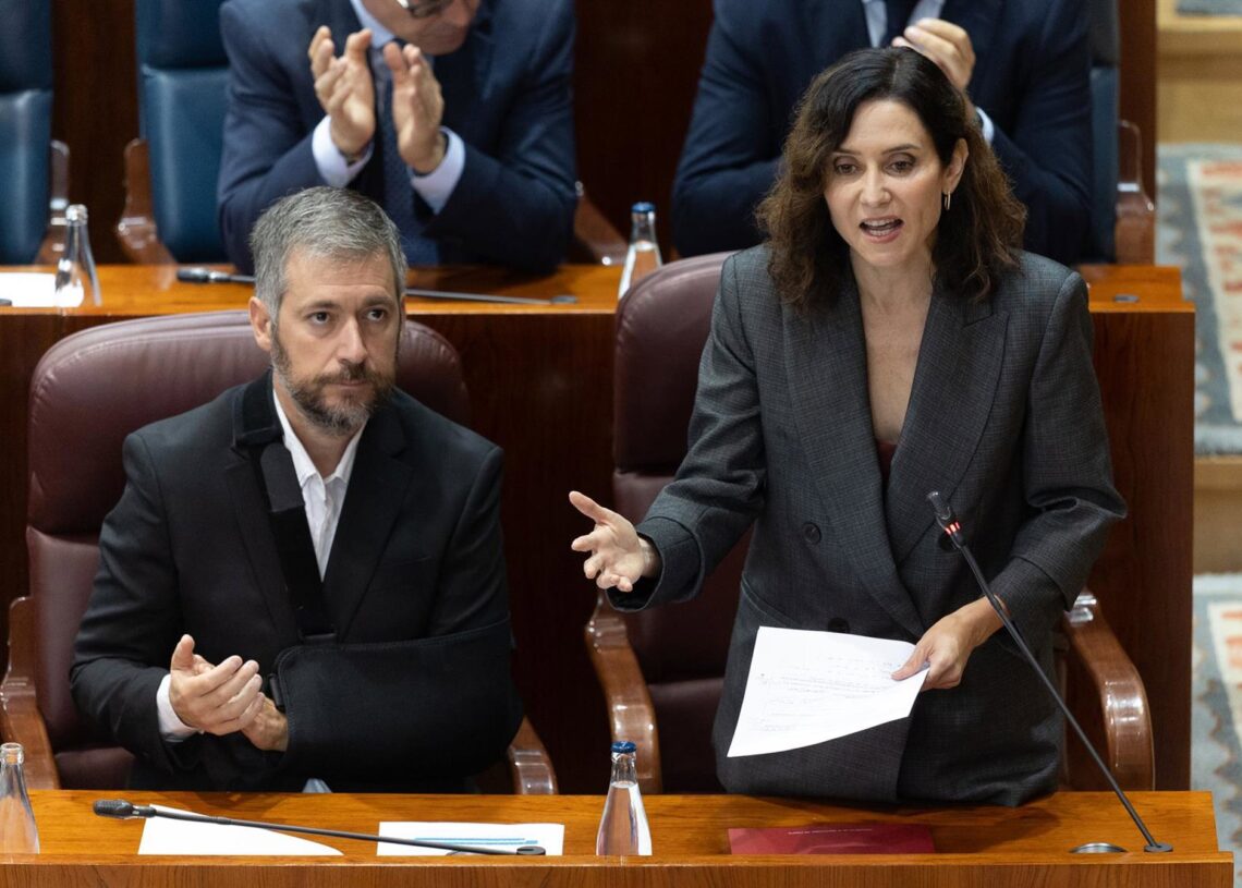 La presidenta de la Comunidad de Madrid, Isabel Díaz Ayuso, durante un pleno en la Asamblea de Madrid, a 16 de octubre de 2025, en Madrid (España). Eduardo Parra - Europa Press