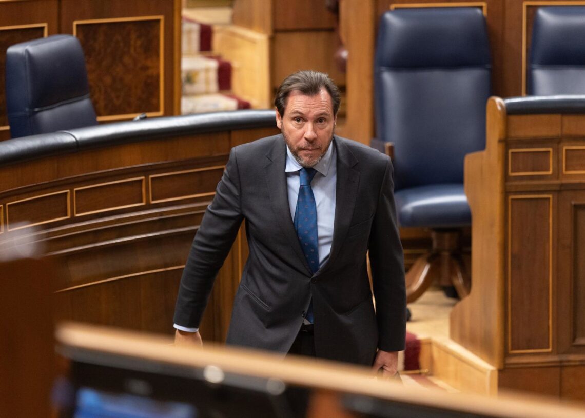 El ministro de Transportes y Movilidad Sostenible, Óscar Puente, durante una sesión de control al Gobierno, en el Congreso de los Diputados, a 22 de octubre de 2025, en Madrid (España).Eduardo Parra - Europa Press