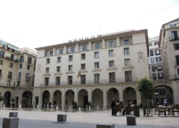 Imagen de archivo de la fachada de la Audiencia Provincial de AlicanteEUROPA PRESS