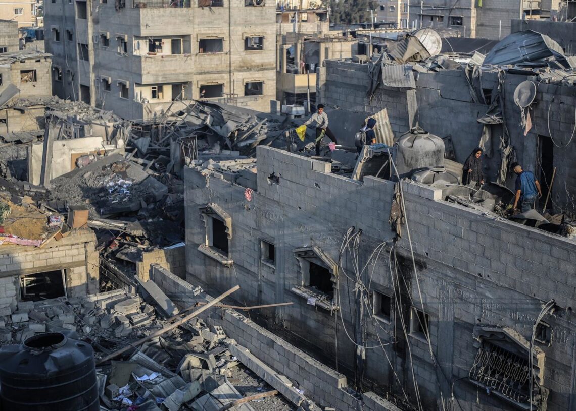 Archivo - Destrucción causada por los ataques del Ejército de Israel contra la ciudad de Jan Yunis, en el sur de la Franja de Gaza (archivo).Ahmed Zakot/dpa - Archivo