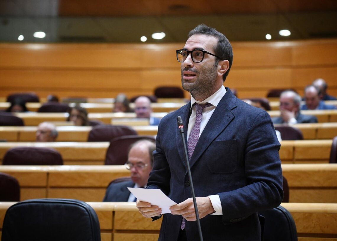 El ministro de Economía, Comercio y Empresa, Carlos Cuerpo, interviene durante una sesión de control al Gobierno en la Cámara Alta, a 21 de octubre de 2022, en Madrid (España). El Gobierno se enfrenta de nuevo a preguntas relacionadas con la estabilidad eFernando Sánchez - Europa Press