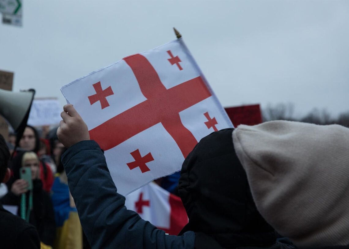Archivo - Imagen de archivo de una bandera de Georgia durante una protesta.MICHAEL KUENNE / ZUMA PRESS / CONTACTOPHOTO
