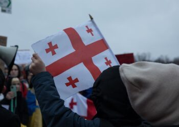 Archivo - Imagen de archivo de una bandera de Georgia durante una protesta.MICHAEL KUENNE / ZUMA PRESS / CONTACTOPHOTO