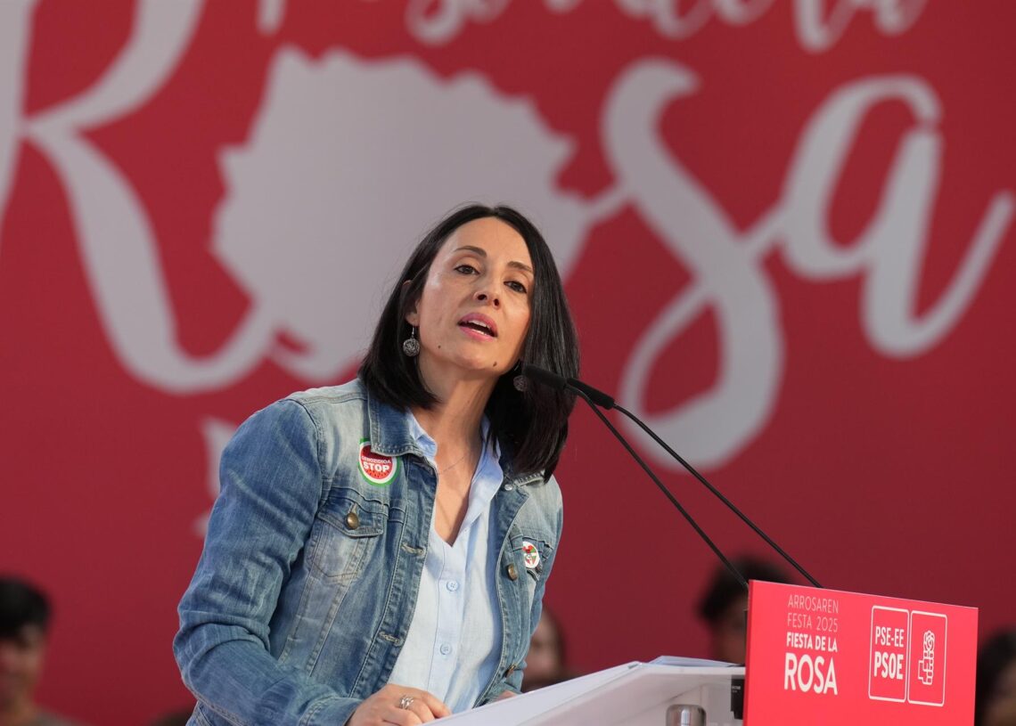 La secretaria de Organización del PSOE, Rebeca Torró, interviene en la Fiesta de la Rosa, en Landako Gunea, a 27 de septiembre de 2025, en Durango, Vizcaya, País Vasco (España). H.Bilbao - Europa Press