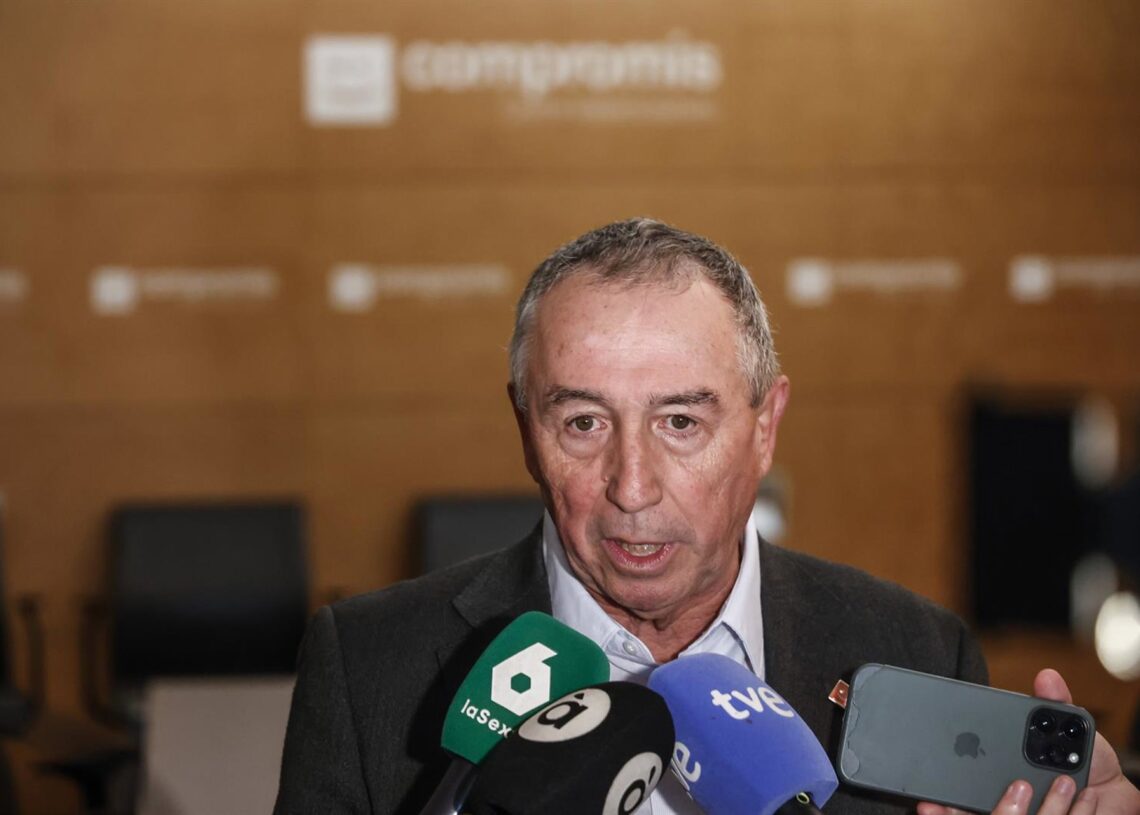 Archivo - El síndic de Compromís en Les Corts, Joan Baldoví, atiende a los medios de comunicaciónRober Solsona - Europa Press - Archivo
