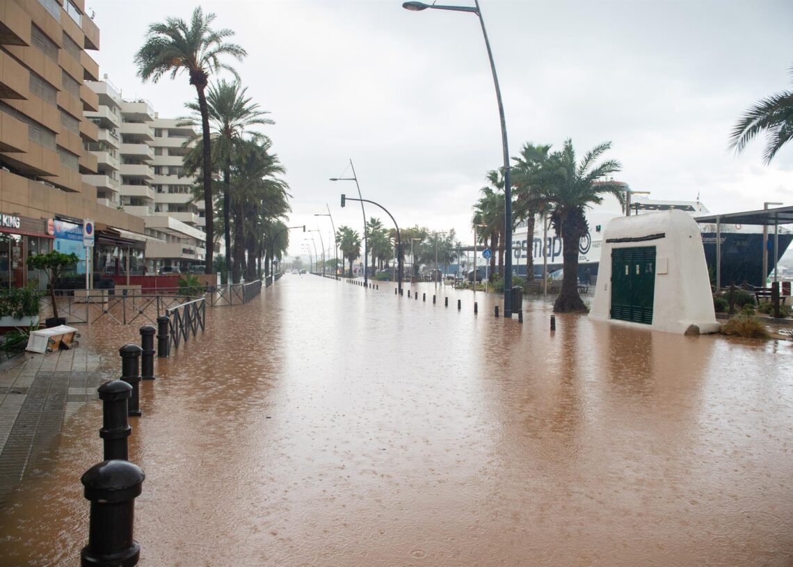 Calles inundadas, a 30 de septiembre de 2025, en Ibiza, Islas Baleares (España). Germán Lama - Europa Press