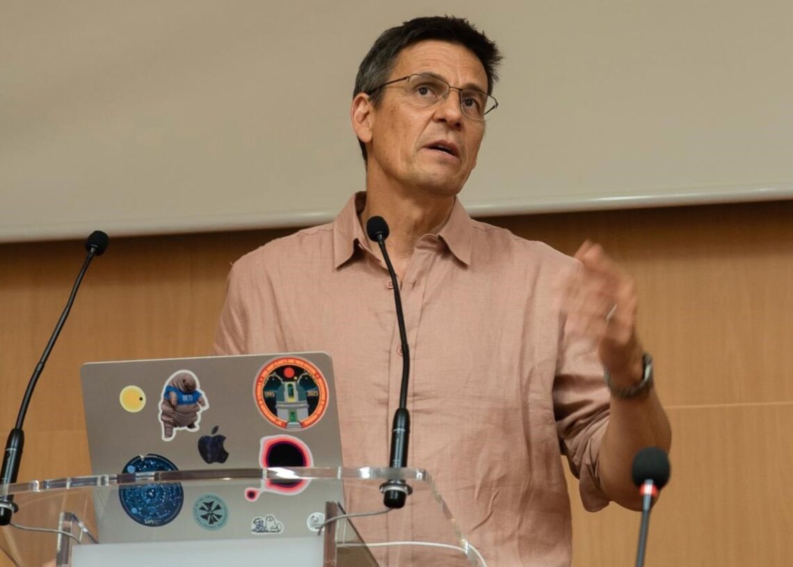 El Premio Nobel de Física en 2019, Didier Queloz, en una conferencia impartida en el IACIAC