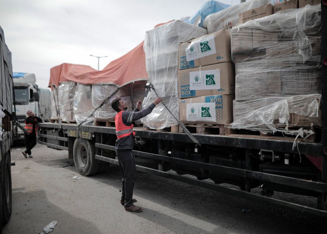Archivo - Un camión con ayuda humanitaria destinada a la Franja de Gaza (archivo)Europa Press/Contacto/Adel Al Hwajre - Archivo