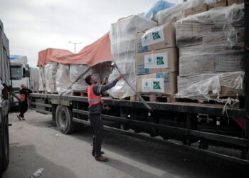 Archivo - Un camión con ayuda humanitaria destinada a la Franja de Gaza (archivo)Europa Press/Contacto/Adel Al Hwajre - Archivo