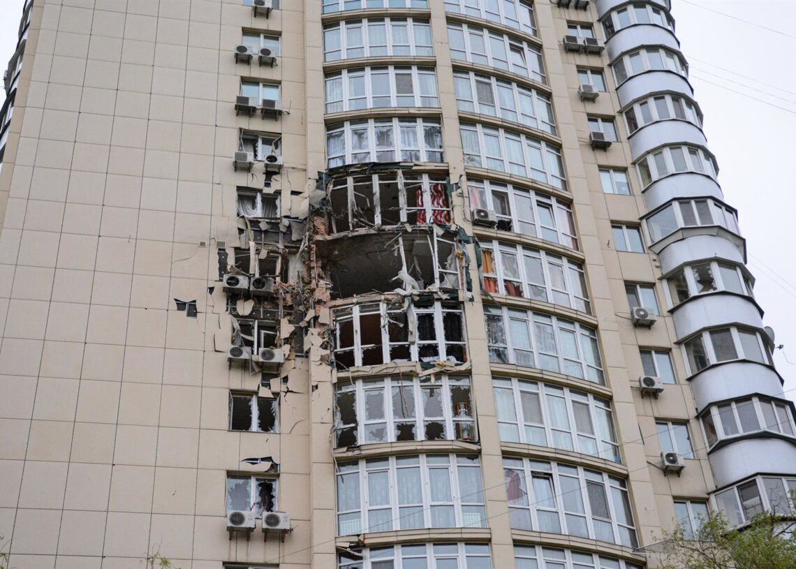 Archivo - Un edificio en Kiev dañado por un ataque ruso.Aleksandr Gusev / Zuma Press / Contactophoto