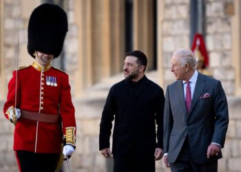 El rey Carlos III recibe en el castillo de Windsor al presidente de Ucrania, Volodimir ZelenskiAaron Chown/PA Wire/dpa