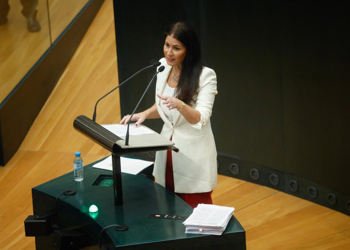 La concejala de Vox, Carla Toscano, durante un pleno extraordinario del Ayuntamiento de Madrid, en el Palacio de Cibeles, a 24 de octubre de 2025, en Madrid (España).Alejandro Martínez Vélez - Europa Press