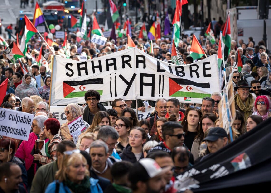 Archivo - Decenas de personas durante una manifestación por la autodeterminación del Sahara Occidental en MadridDiego Radamés - Europa Press - Archivo