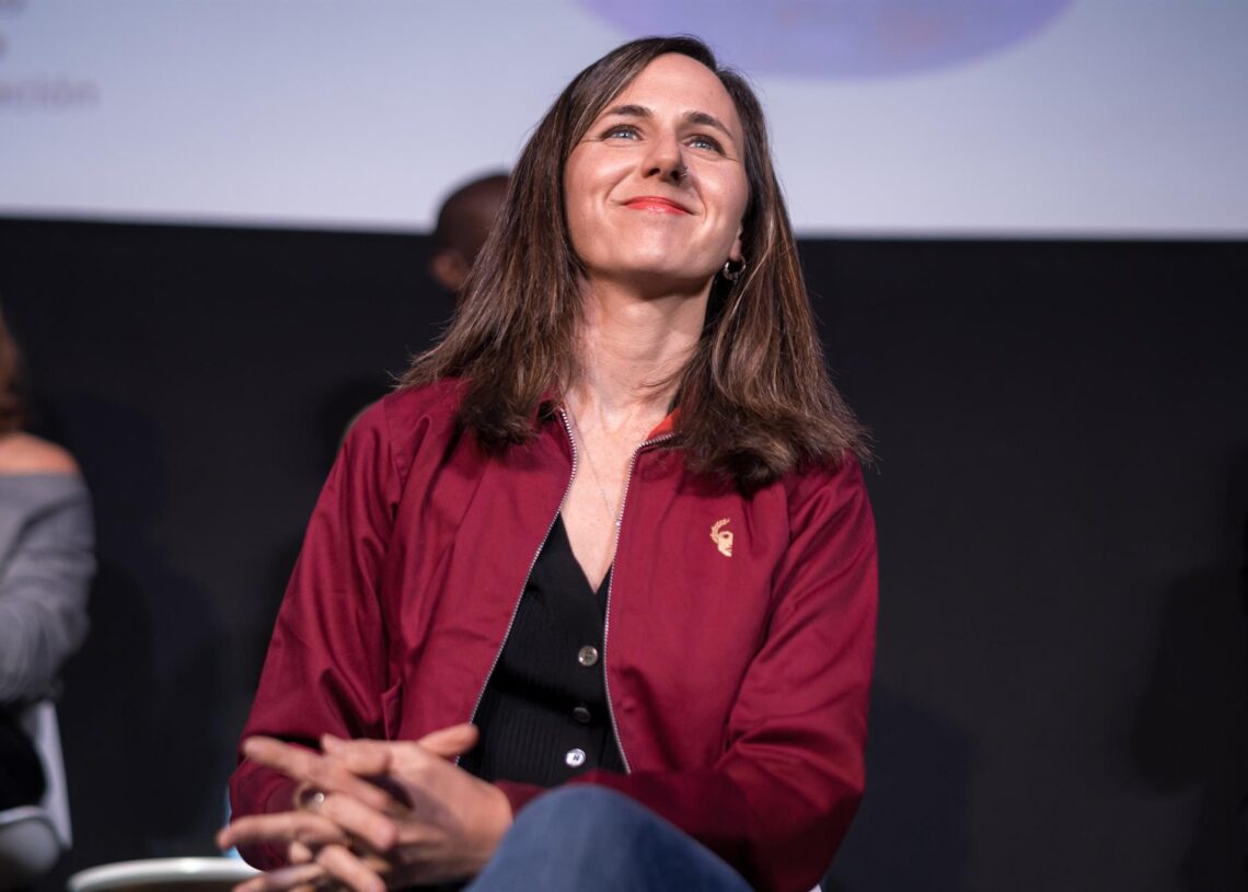 La portavoz de Podemos en el Congreso, Ione Belarra, durante una intervención en la  Universidad de Otoño de Podemos en el Palacio de la Prensa de Callao, a 19 de octubre de 2025, en Madrid (España). Diego Radamés - Europa Press