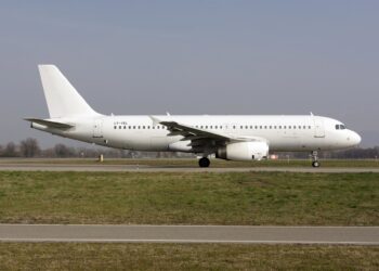 Archivo - Un avión Airbus 320 de la aerolínea lituana Avion Express Europa Press/Contacto/Fabrizio Gandolfo - Archivo