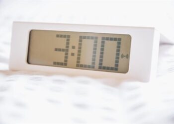 El horario de invierno comienza en la madrugada de este sábado al domingo: a las 03:00 serán las 02:00