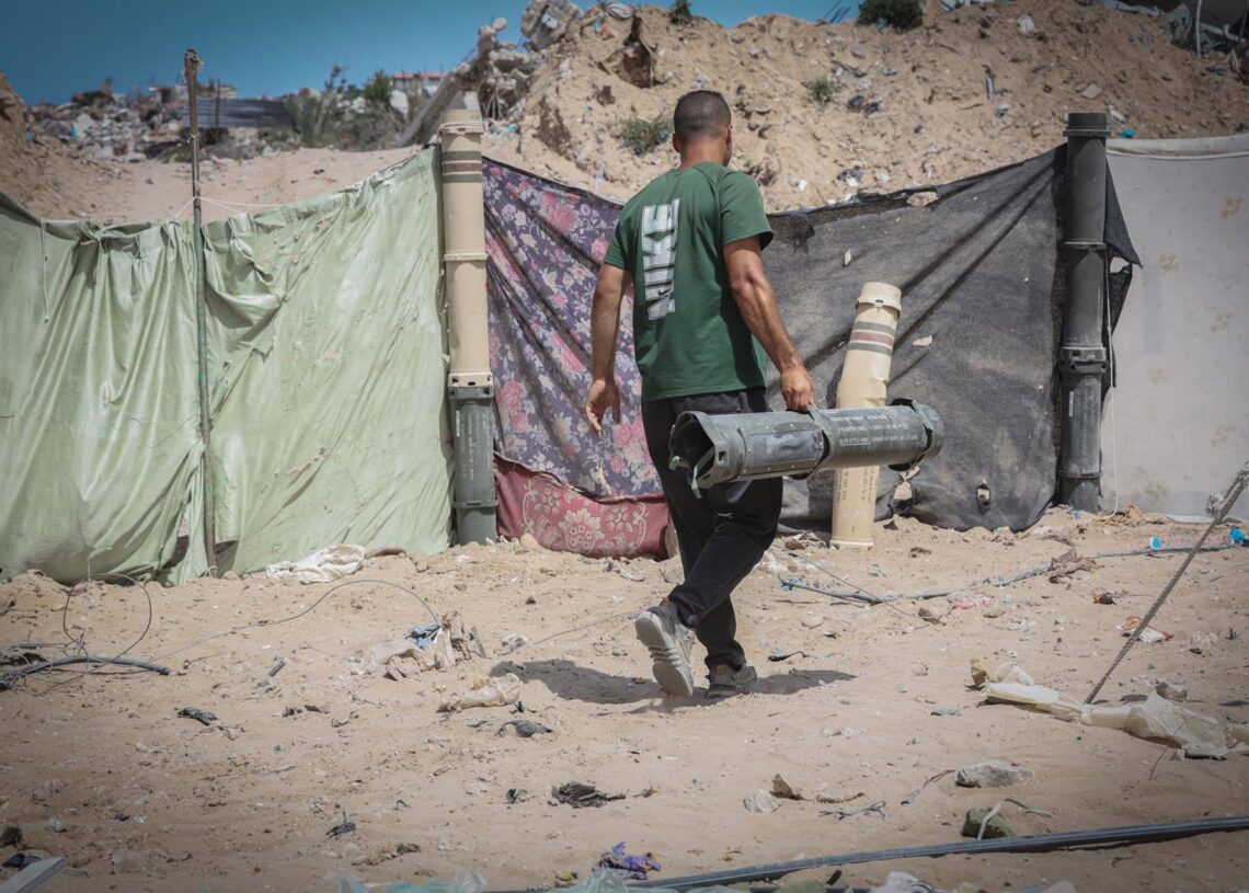 Archivo - Imagen de archivo de un proyectil israelí en el sur de la Franja de GazaEuropa Press/Contacto/Saher Alghorra - Archivo