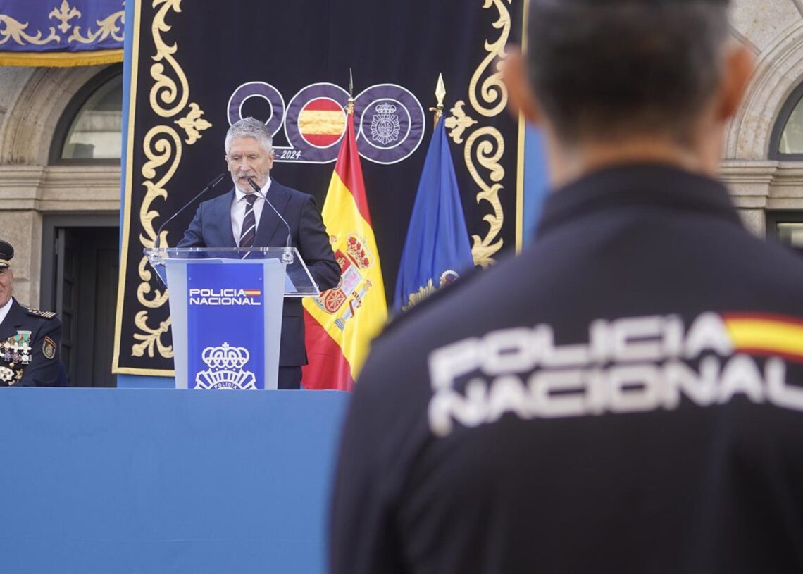 El ministro del Interior, Fernando Grande-Marlaska, preside el acto central del Día de la Policía en VigoJavier Vázquez - Europa Press