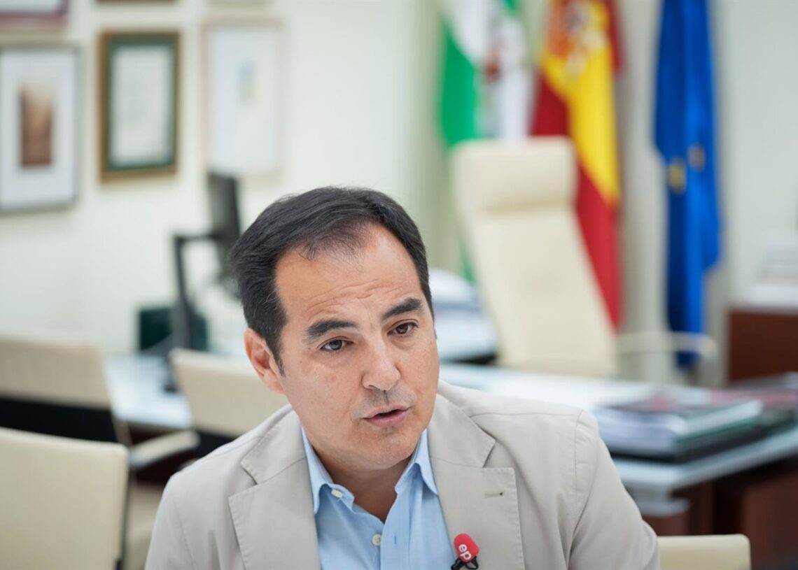 Archivo - El consejero de Justicia de la Junta de Andalucía, José Antonio Nieto, durante la entrevista concedida a Europa Press. A 31 de julio de 2025,  en Sevilla (Andalucía, España).María José López - Europa Press - Archivo