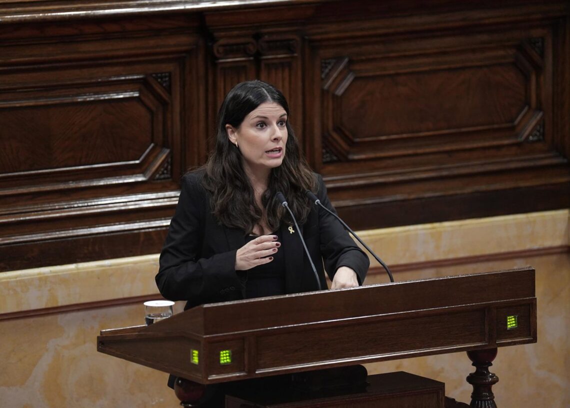 La portavoz de Junts en el Parlament, Mònica Sales, interviene durante la tercera jornada del Debate de Política General, en el Parlament de Catalunya, a 9 de octubre de 2025, en Barcelona, Catalunya (España)David Zorrakino - Europa Press