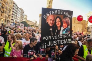 Multitudinaria manifestación por la DANA en Valencia: 50.000 personas piden la dimisión de Mazón en el aniversario de la tragedia