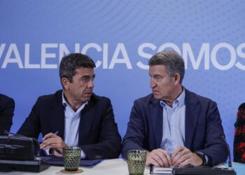 Archivo - El presidente de la Generalitat Valenciana y del PPCV, Carlos Mazón, y el presidente del Partido Popular, Alberto Núñez Feijóo.Rober Solsona - Europa Press - Archivo